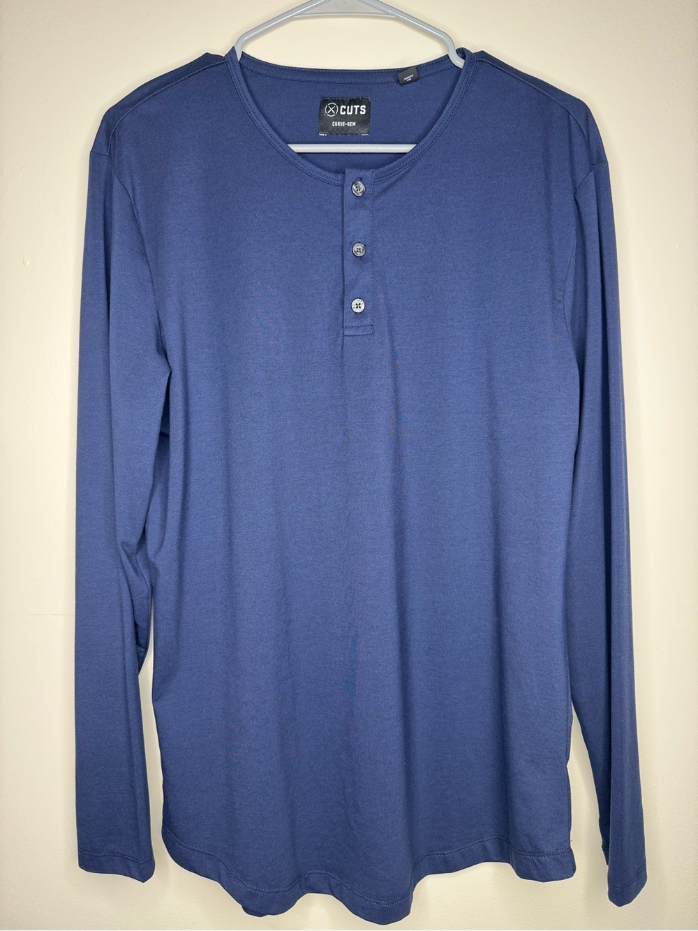 Cut Clothing Men’s Large Long-Sleeve Henley Shirt in Navy with Curved Hem